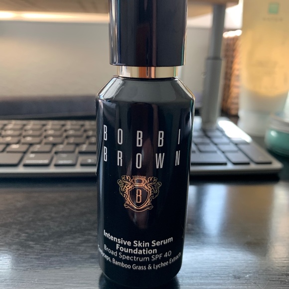 NEW Bobbi Brown Sensitive Skin Serum Found SPF 40 - Picture 1 of 4